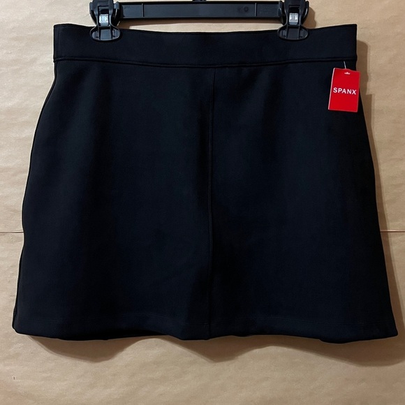 Spanx | NWT Faux Suede Mini Skirt A-Line Skort Built in Shorts Black Size XL - Picture 1 of 11